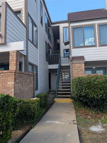 Building Photo - 2310 Bamboo Dr Unit J201