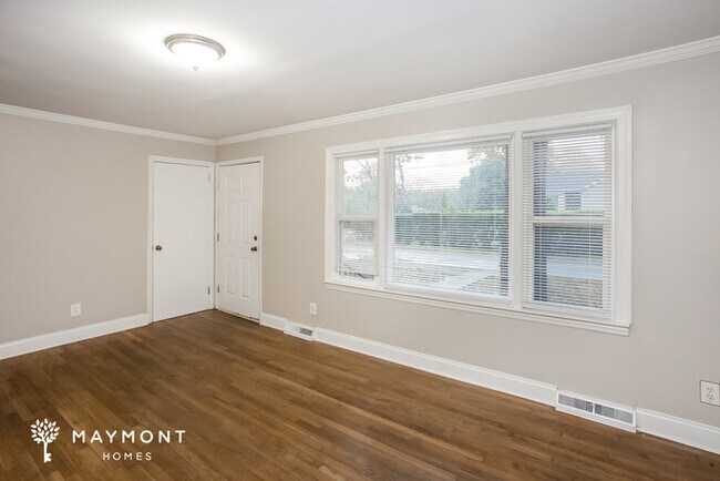 Photo - 302 Lydia St