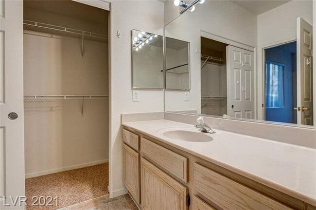 Building Photo - Resort-Style Living in the Gated Vistana C... Rental