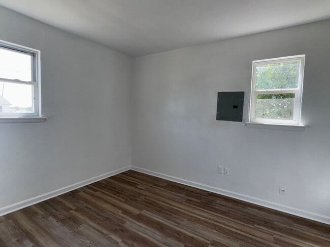 Photo - 1749 SW 12th- AVAILABLE NOW!!