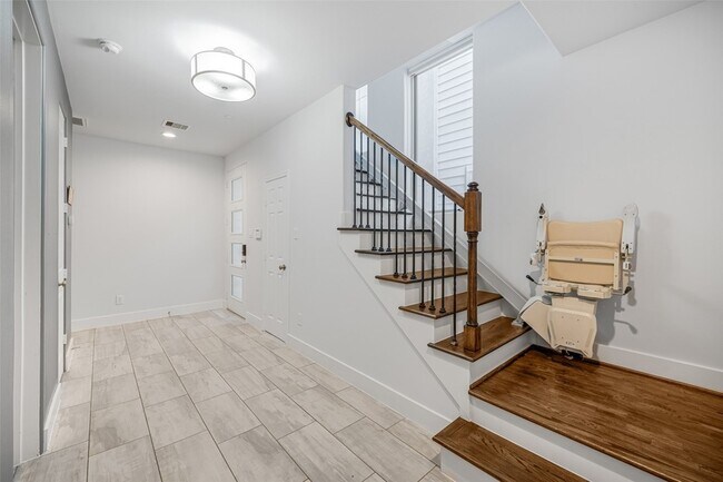 Photo - 2324 Camden Dr