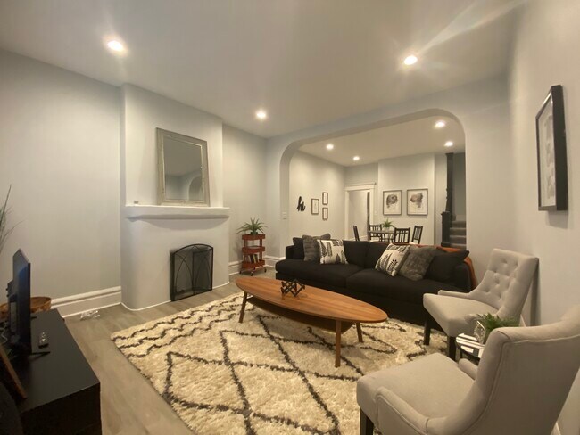 Photo - 435 Stoddart Ave