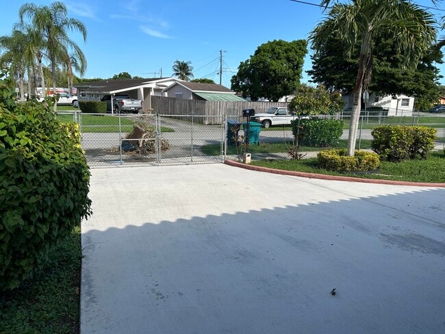4900 SW 103rd Pl