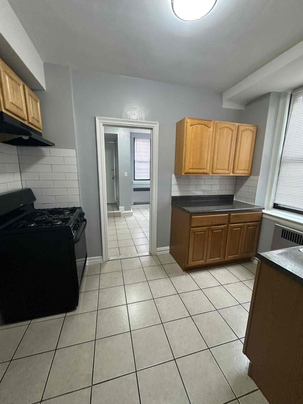 Building Photo - 29 S Munn Ave Rental