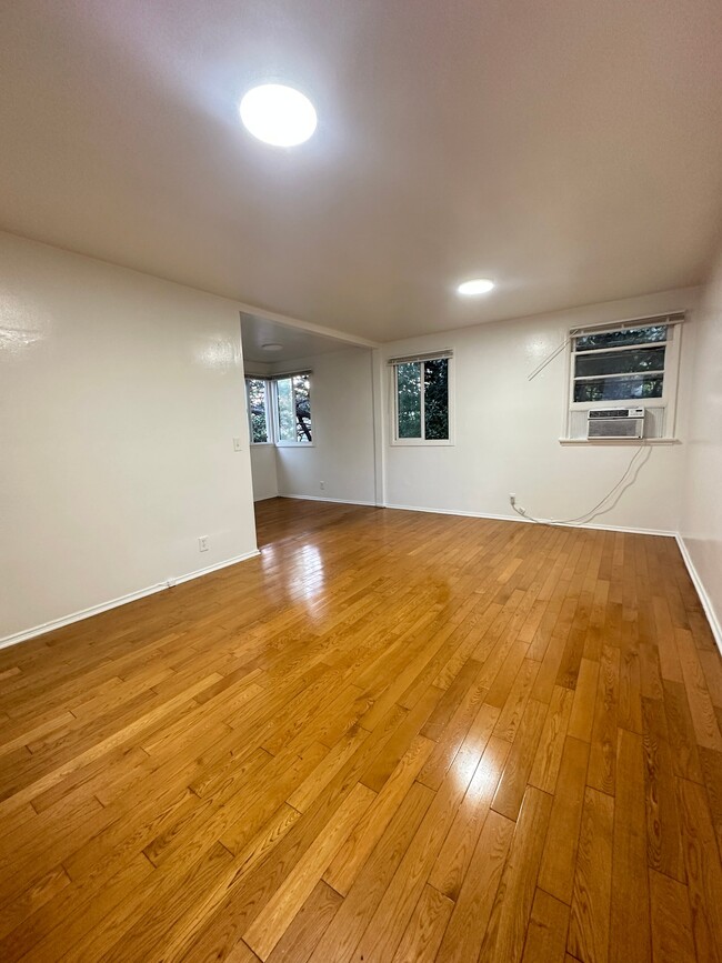 Photo - 1737 N Sycamore Ave Unidad 211