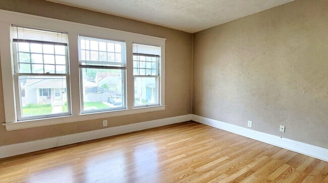 Photo - 202 E Seventh St Unit 202  1-2
