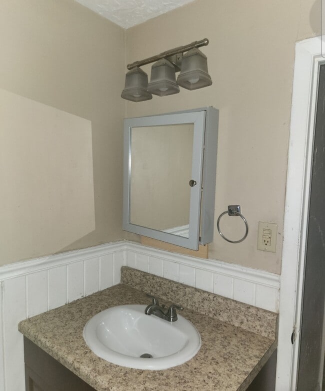 461 W Market St Unit 1