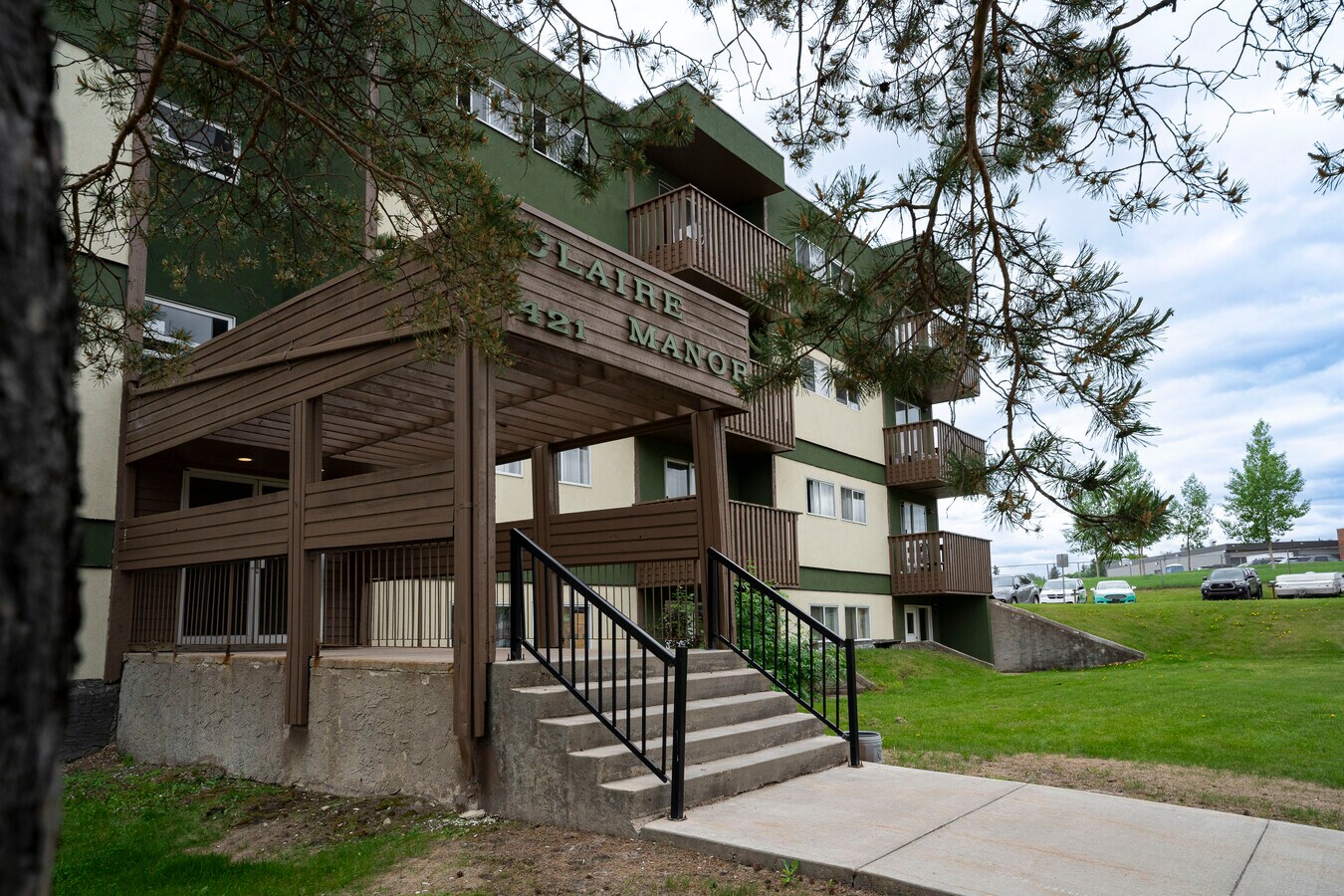 Photo - Claire Manor