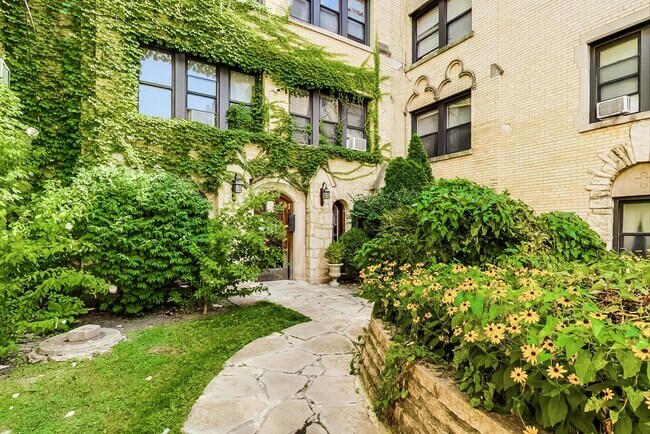 Photo - 5655 N Spaulding Ave Unidad 3E