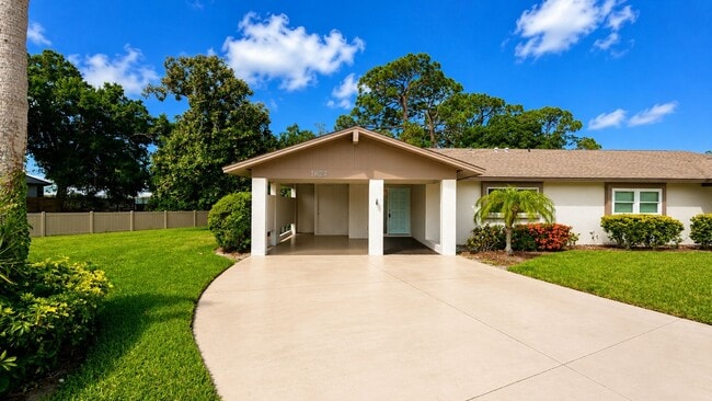 Photo - Annual unfurnished   **55+**     2/2 villa downtown Sarasota