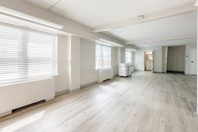 Building Photo - 7460 Graceland Dr Unit 325