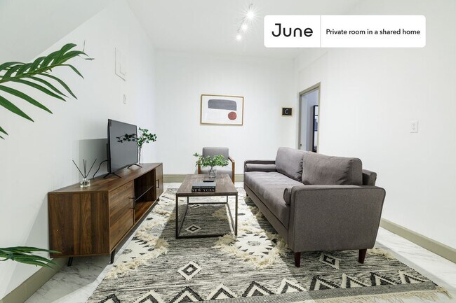 Room in Shared 4 bed/2 bath home in Hell's Kitchen