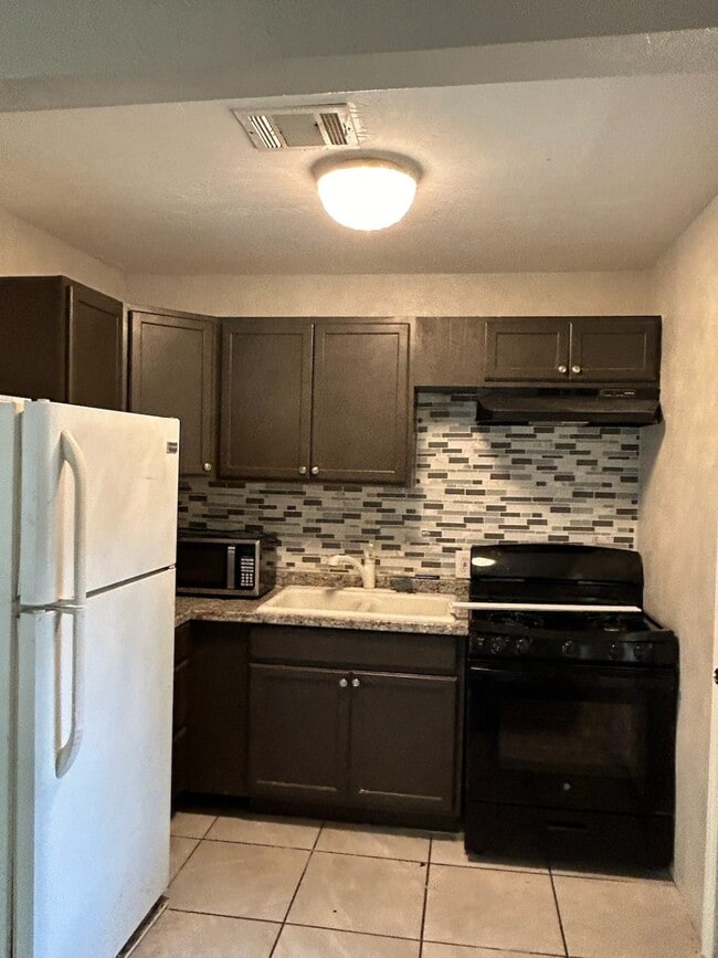 Building Photo - 607 W Dallas St Rental