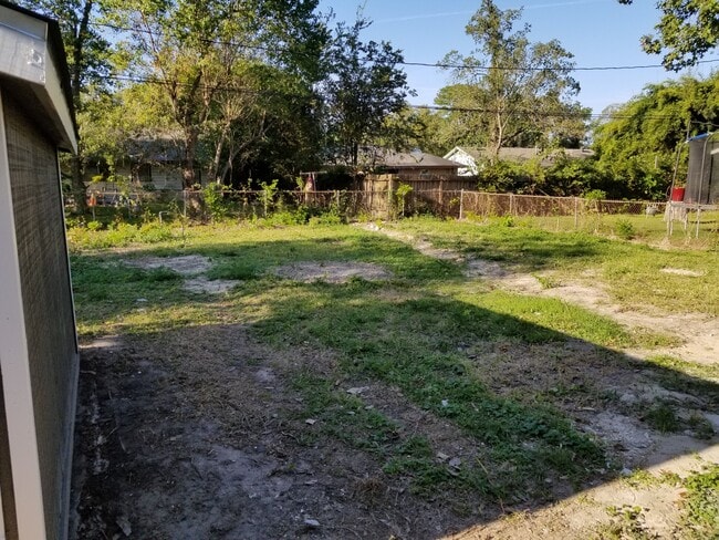 Large back yard - 7417 Caddo Rd