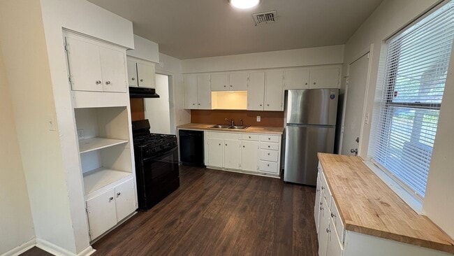 27 Meldia Dr