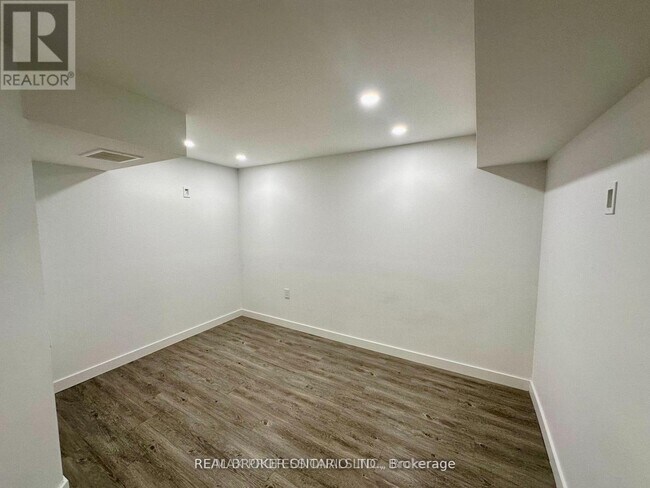 Photo - 66 Whitburn Crescent