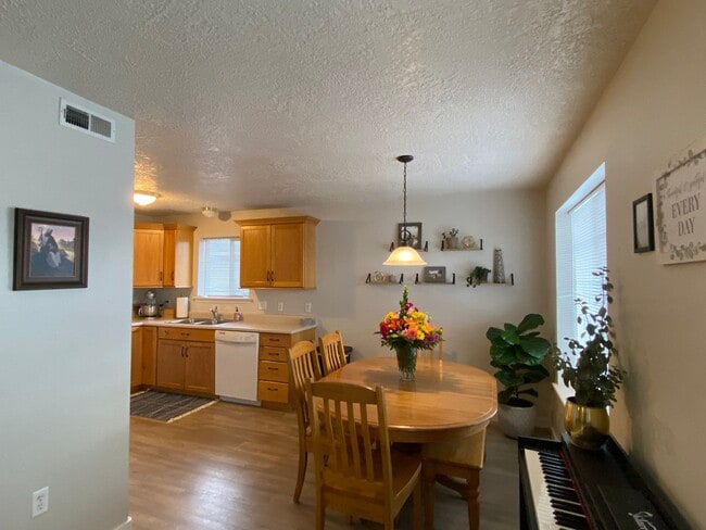 Photo - M520CC Unit #205