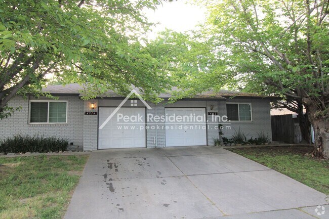 Building Photo - A Charming Foothill Farms 2bd/1ba Duplex w... Rental