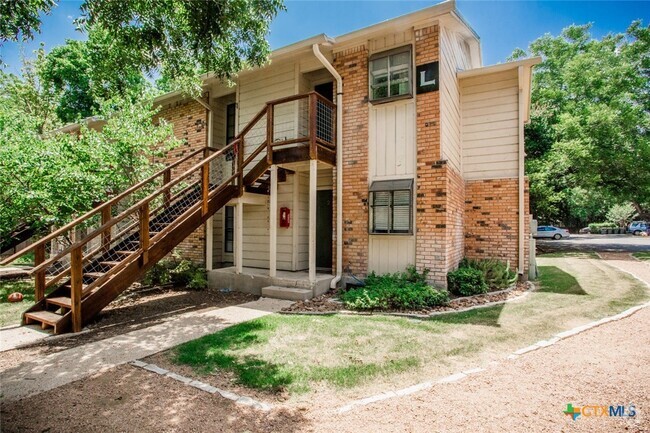 Building Photo - 421 W San Antonio St Rental
