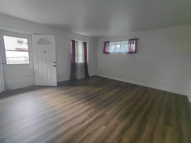 Photo - 800 Princeton Ave Unit 1