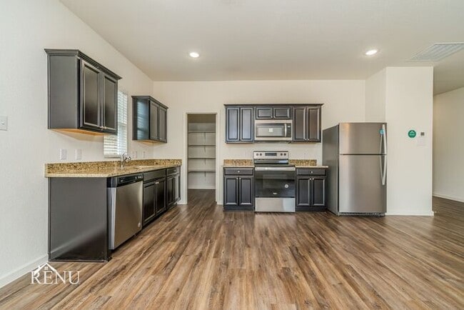 527 London Dr