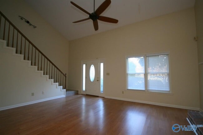 Photo - 122 W Lake Cir