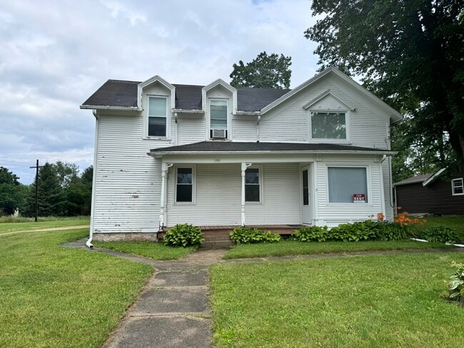 Building Photo - 180 Martin St Unit House - 1st floor