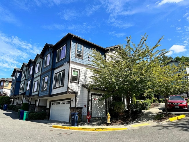 Building Photo - Bright & Modern 3BR Redmond End-Unit Townh... Rental