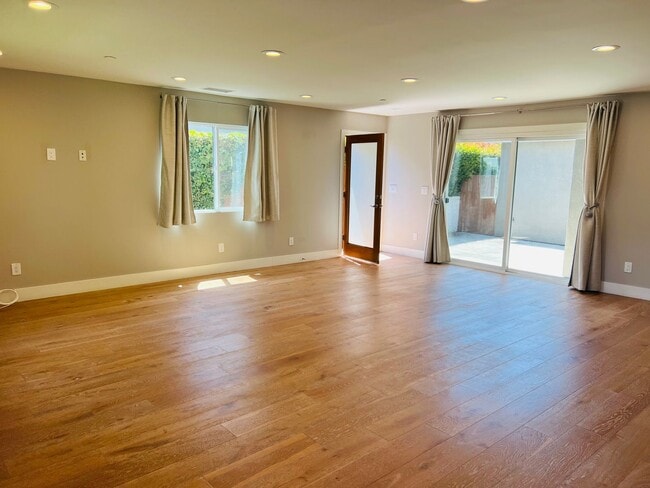 Photo - 709 Marguerite Ave Unit 709 Marguerite Avenue -  A
