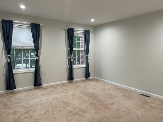 Building Photo - 15 Young St Unit 0 Rental