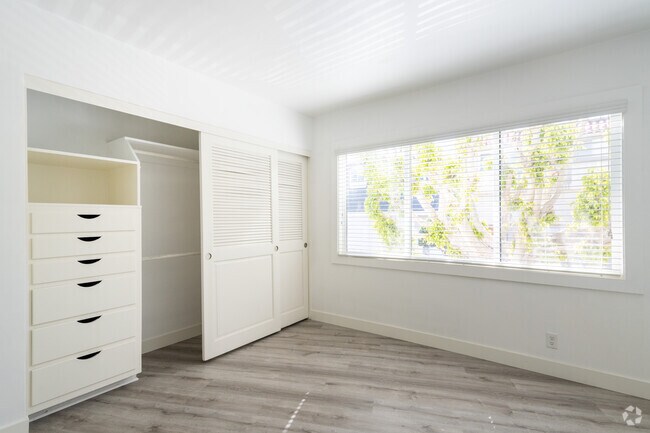 2BR, 1BA - 986 SQ.FT.