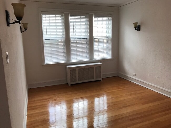 Photo - 4875 N Paulina St Unit 79-3B