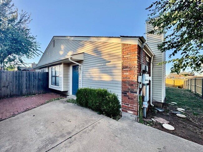 Photo - 925 Swan Lake Ct