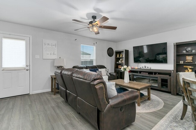 Photo - 845 Sugartree Dr