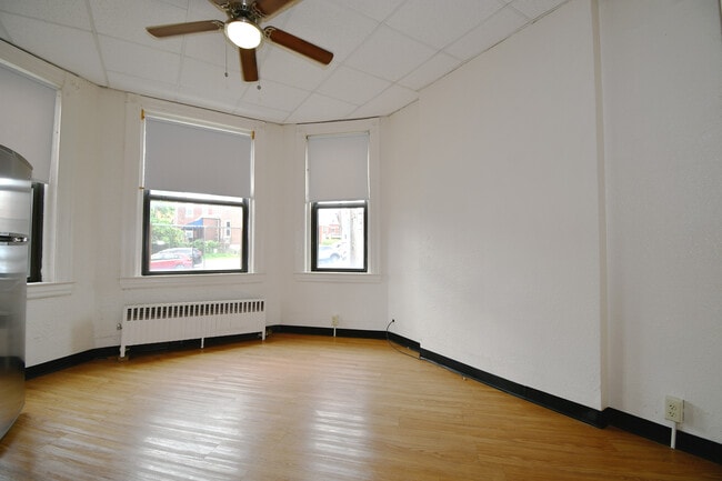 Photo - Oakland/Bates