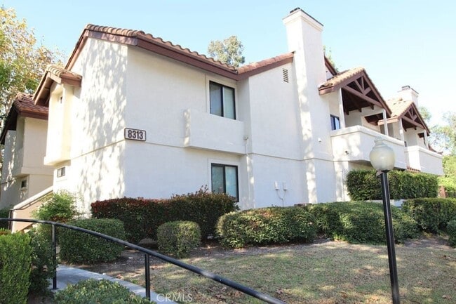 Building Photo - 8313 Vineyard Ave Unit 2