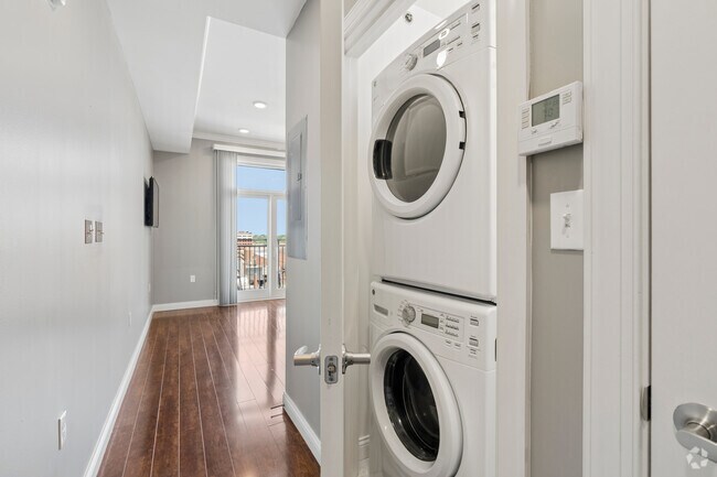 1BR, 1BA - 524SF - Laundry - BMT - Lofts on Broadway Apartments