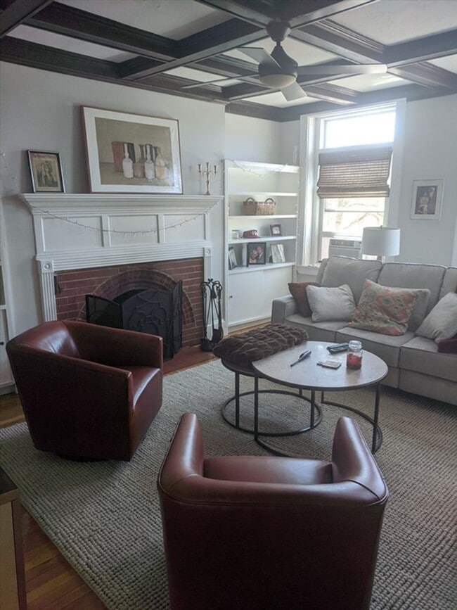 Building Photo - GREAT 2Br/1Bth in the heart of Brookline! Heat/Hot Water included in rent!