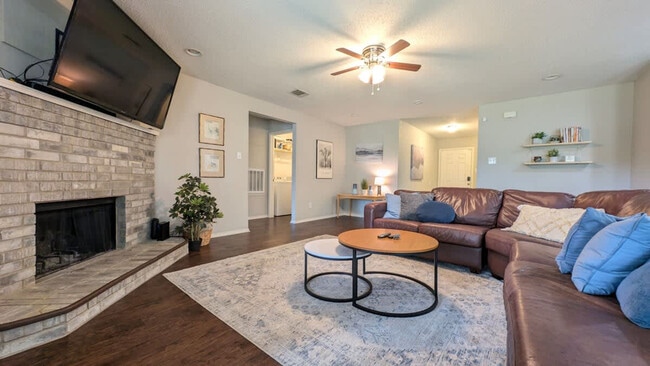 Building Photo - 2321 Teddy Roosevelt Dr