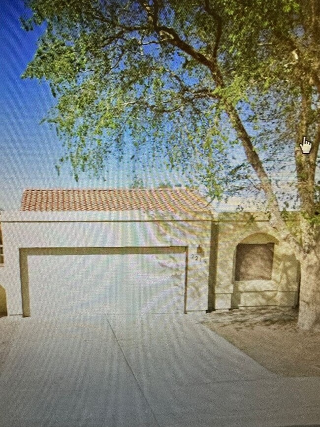 Building Photo - PATIO HOME 3 BED 2 BATH **** GILBERT & SOUTHERN****