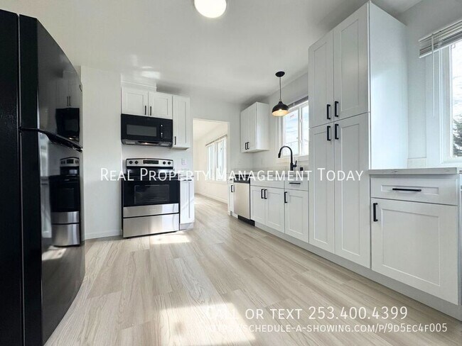 Photo - 8420 1/2 South Tacoma Way-1 Unidad 1
