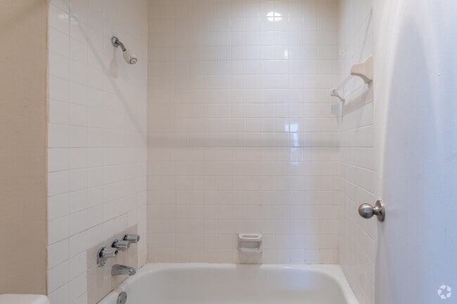 1BR, 1BA - 531 SF