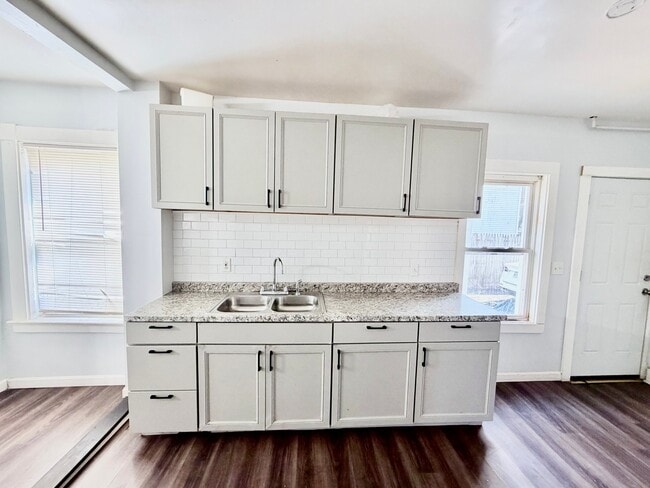 Building Photo - 125 Pierce St