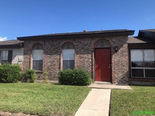 Building Photo - 3 BEDROOM 2 BATH PATIO HOME WITH 1112 SF