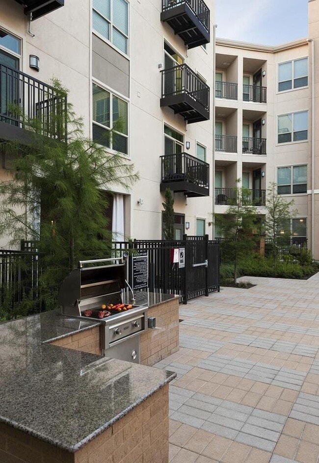 Photo - 1800 Broadway St Unidad c11