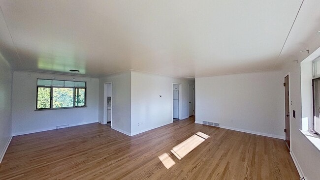 Photo - 2985 Reed St