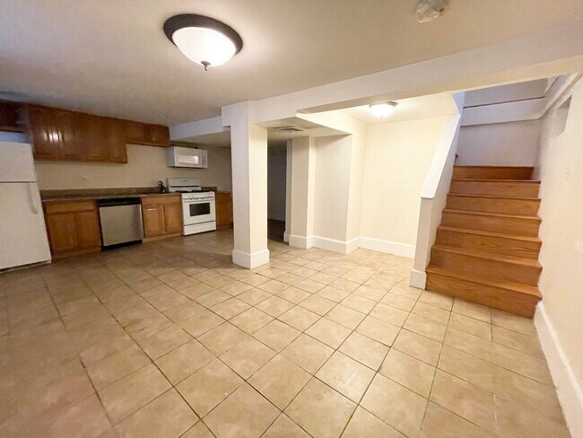 Building Photo - 1568 Tremont St Unit 1