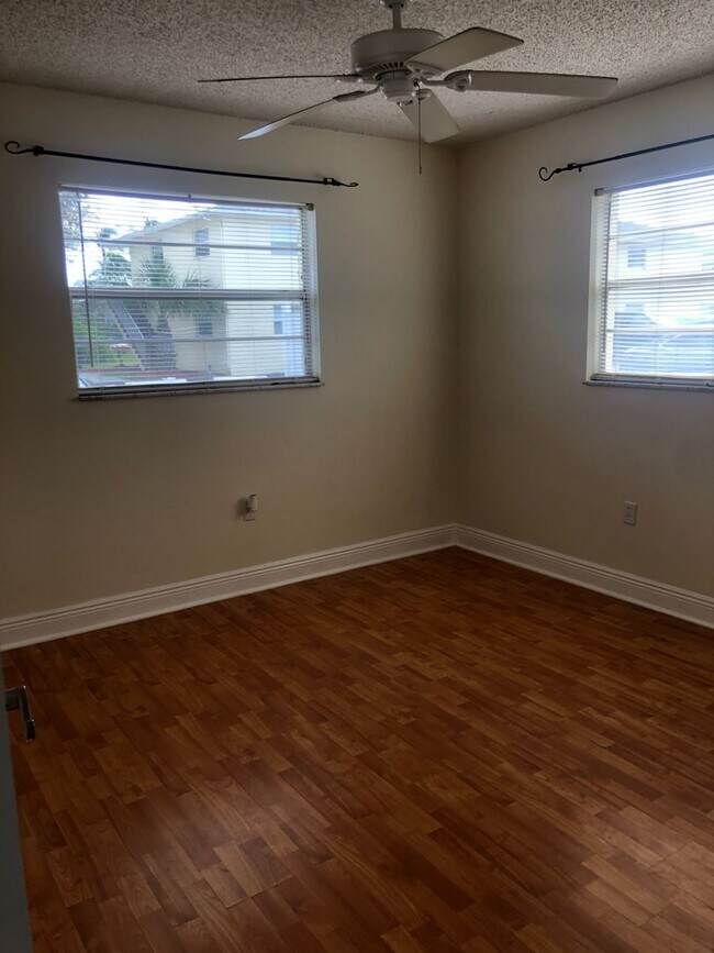 Photo - ANNUAL RENTAL - POINCIANA-2 BED/1 BATH Unit Q-1