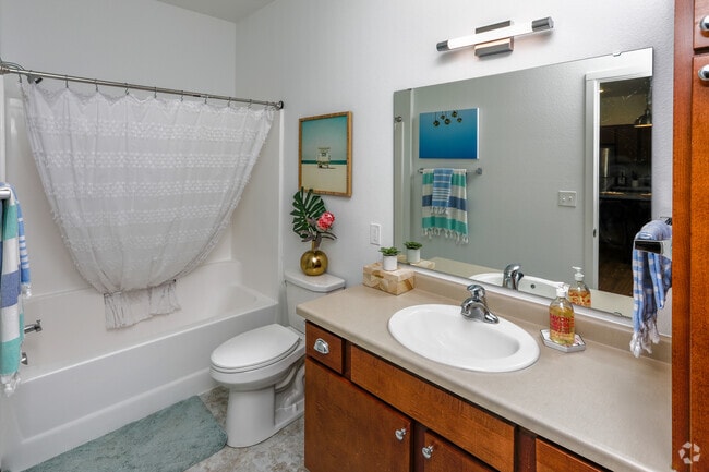 2BR, 2BA, Guest Suite - 1,013 SF