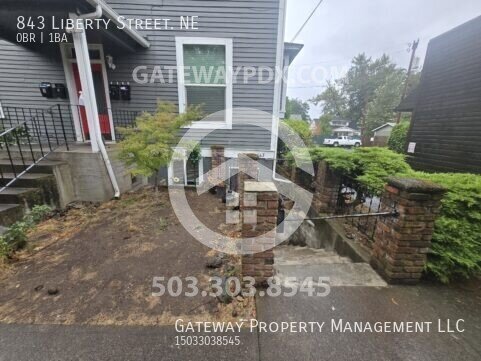 843 Liberty St NE